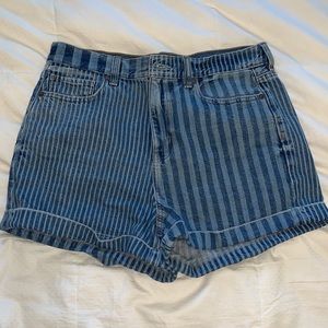 Never worn AE Jean shorts